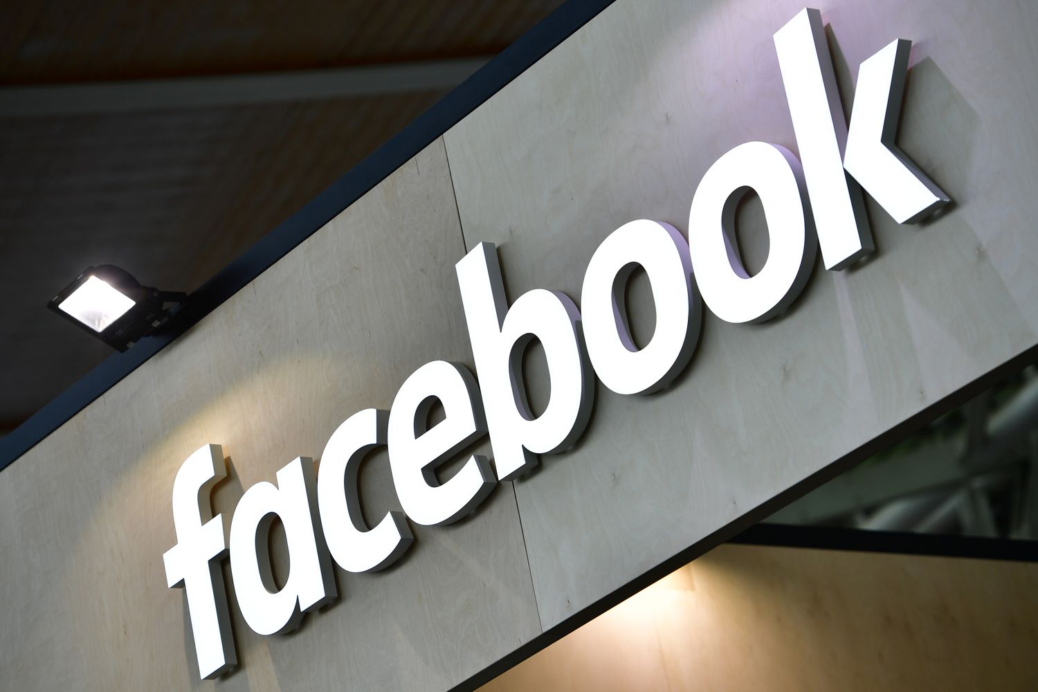 Report: ‘Superspreaders’ of bogus health news racked up billions of views on Facebook