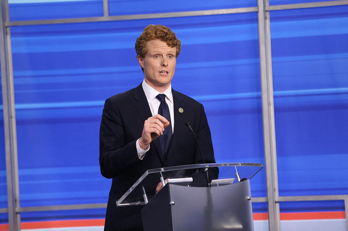 Kennedy scrambles to close gap in Massachusetts