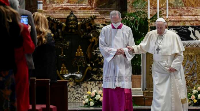 Singing hymns through masks, Christians mark pandemic Easter
