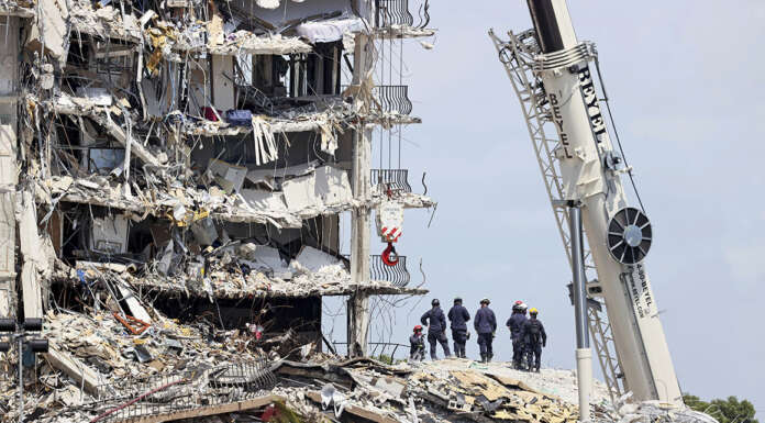 Families of the missing visit site of Florida condo collapse