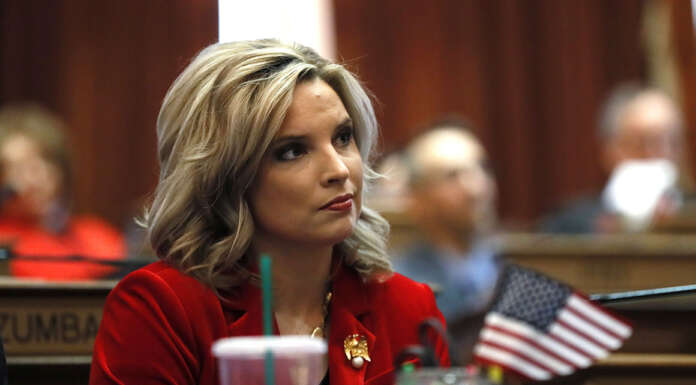 Iowa Republicans face dilemma after commission scrambles congressional map