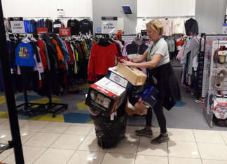 Despite supply issues and Omicron, holiday sales rise 8.5%