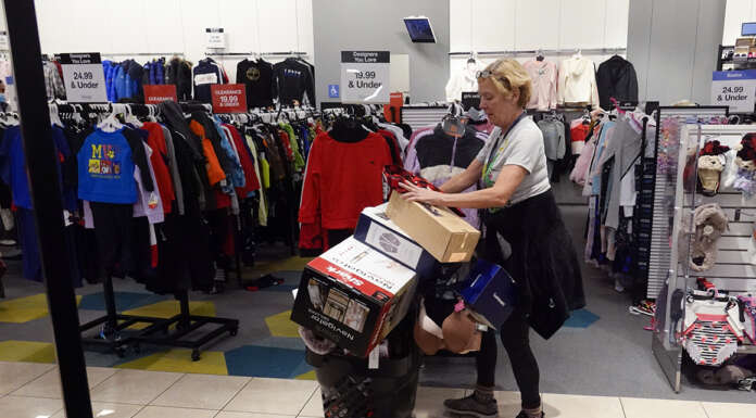 Despite supply issues and Omicron, holiday sales rise 8.5%